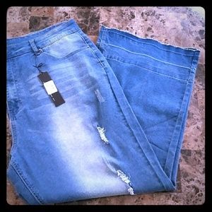 Plus Size Hole/wide leg jeans